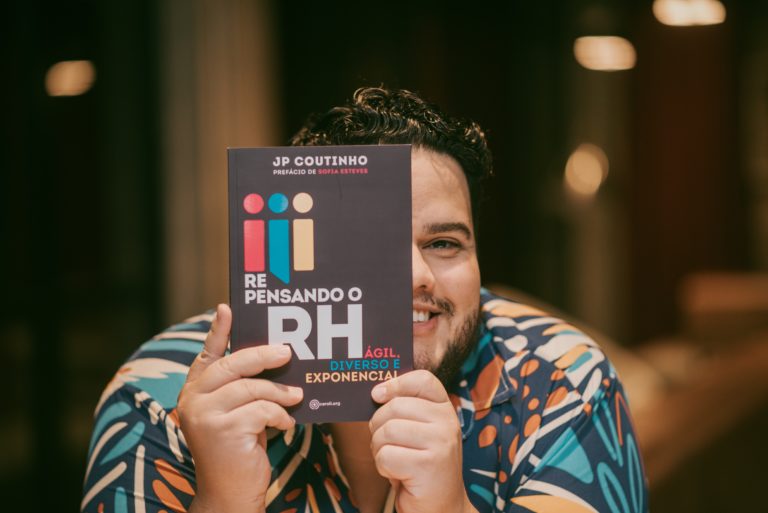 JP Coutinho com o livro Repensando o RH